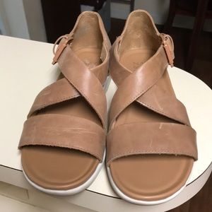 Naturalized tan strap sandal